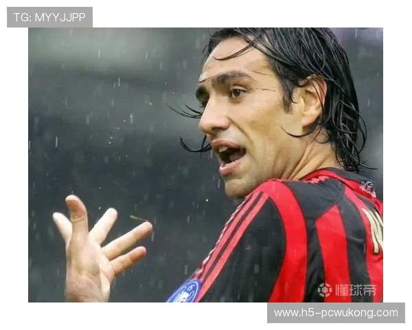 内斯塔与特里在防守策略下分化，内斯塔更趋多点参与防线稳定