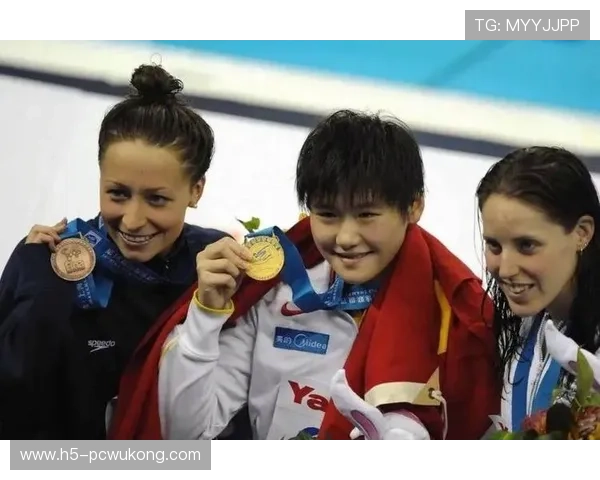 叶诗文家里泳池比我家客厅还大