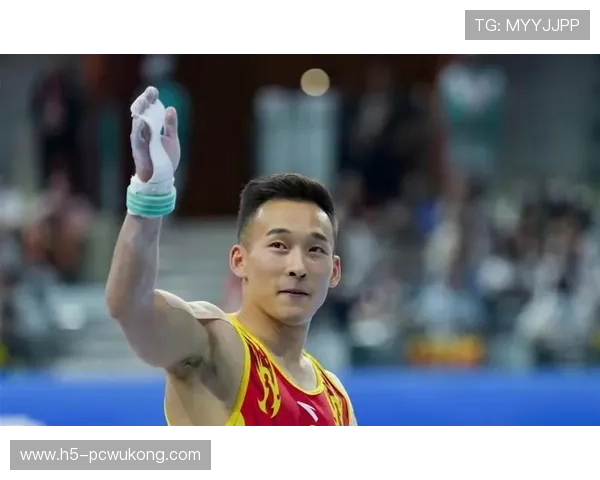 肖若腾赛前啃鸡腿，教练在旁边急得直拍大腿